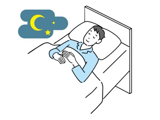 ベッドで寝ている人のイラスト：睡眠改善アプリの導入後アンケート実施報告